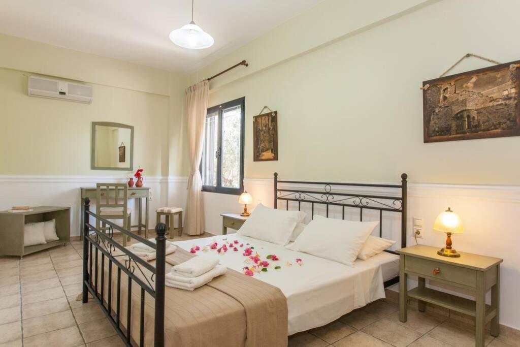 Villa Manolis Chrissi Akti Chania Exterior foto