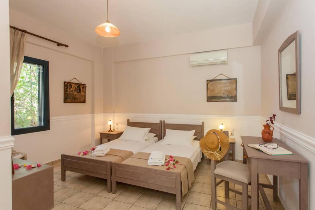 Villa Manolis Chrissi Akti Chania Exterior foto